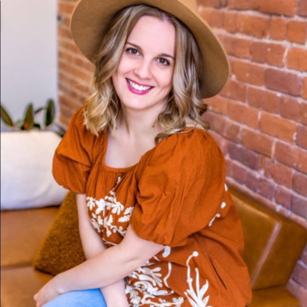 Meet your Posher, Elea